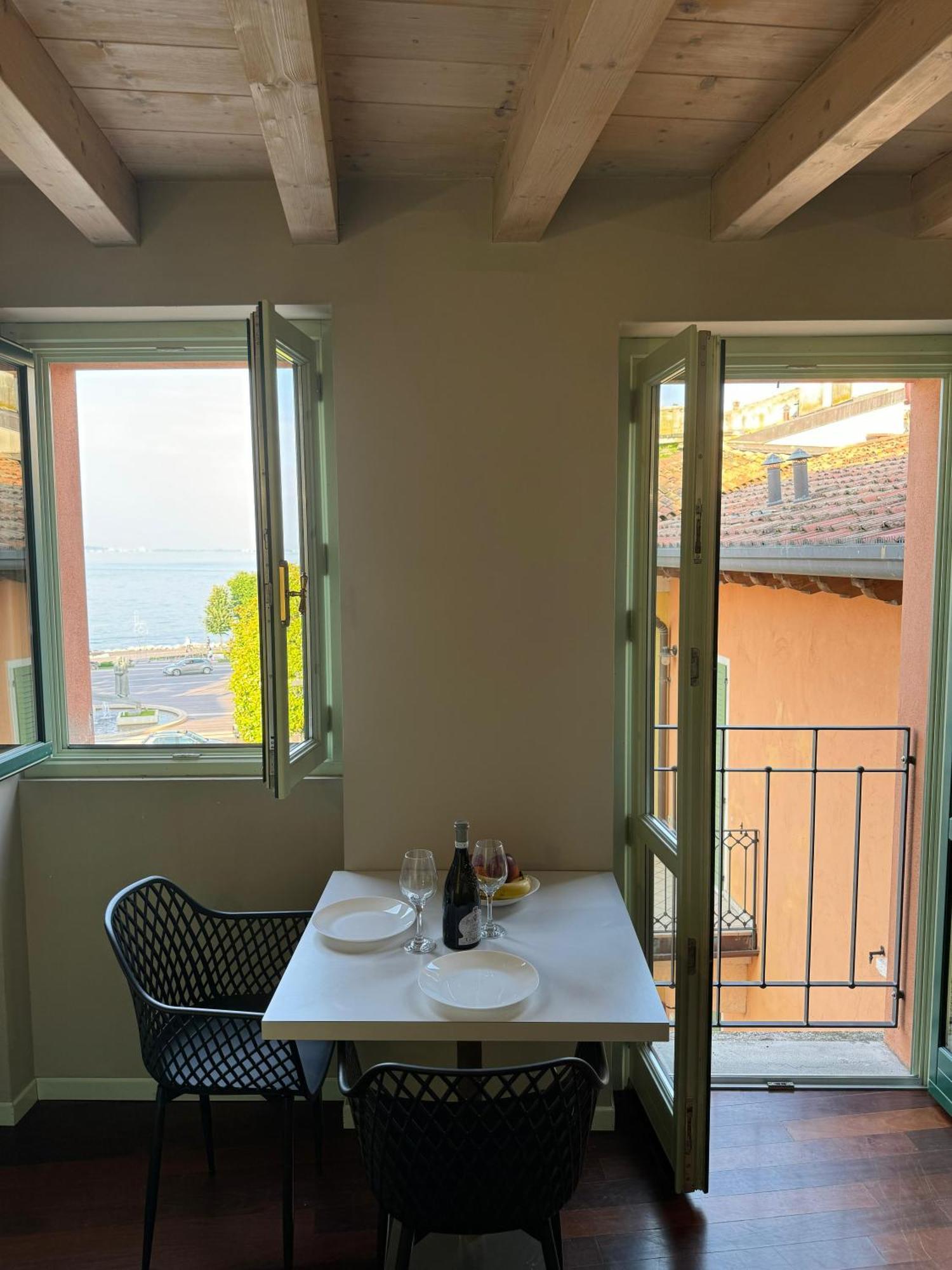 Splendid Apartment Ντεζεντσάνο ντελ Γκάρντα Εξωτερικό φωτογραφία