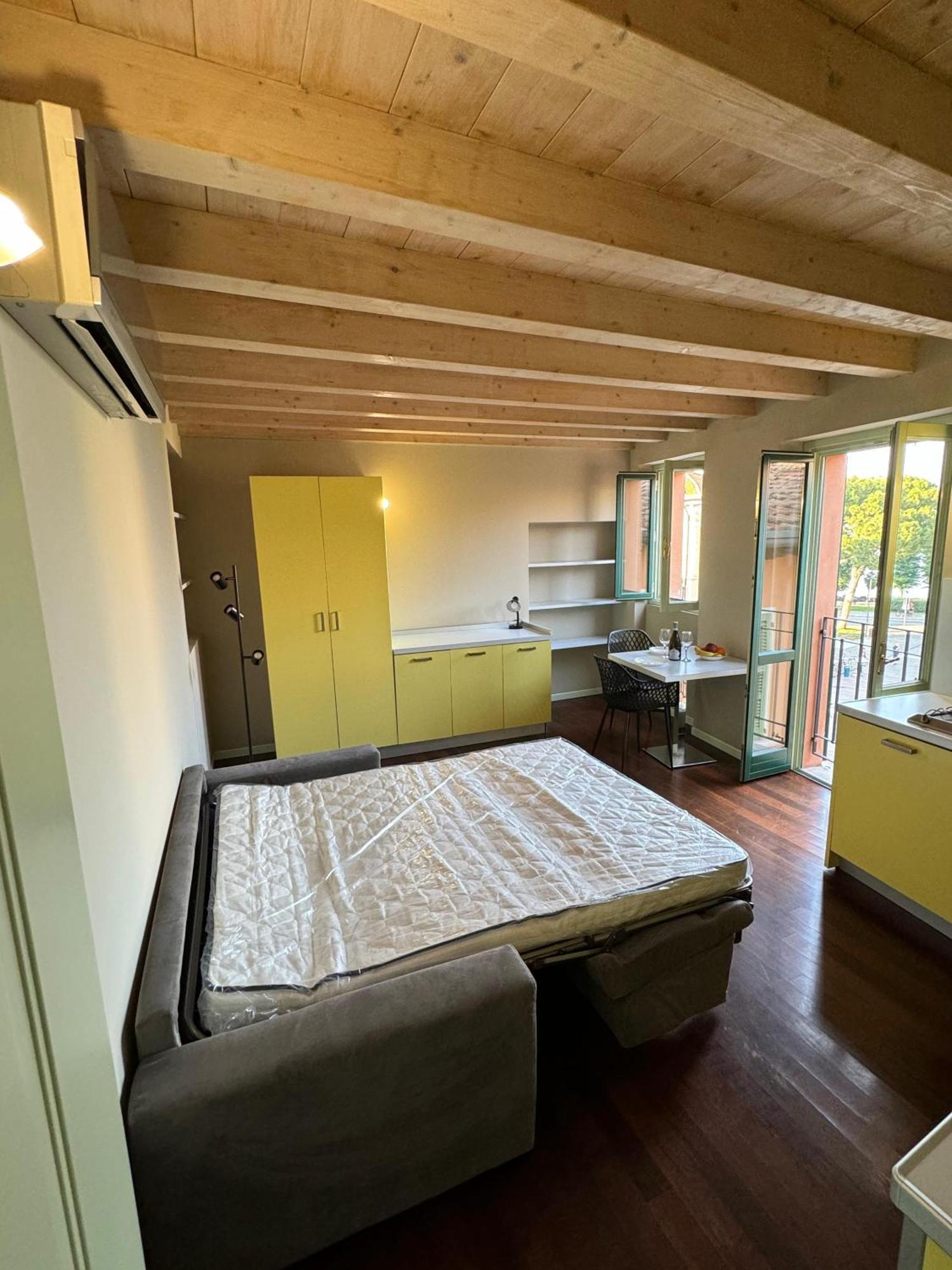 Splendid Apartment Ντεζεντσάνο ντελ Γκάρντα Εξωτερικό φωτογραφία