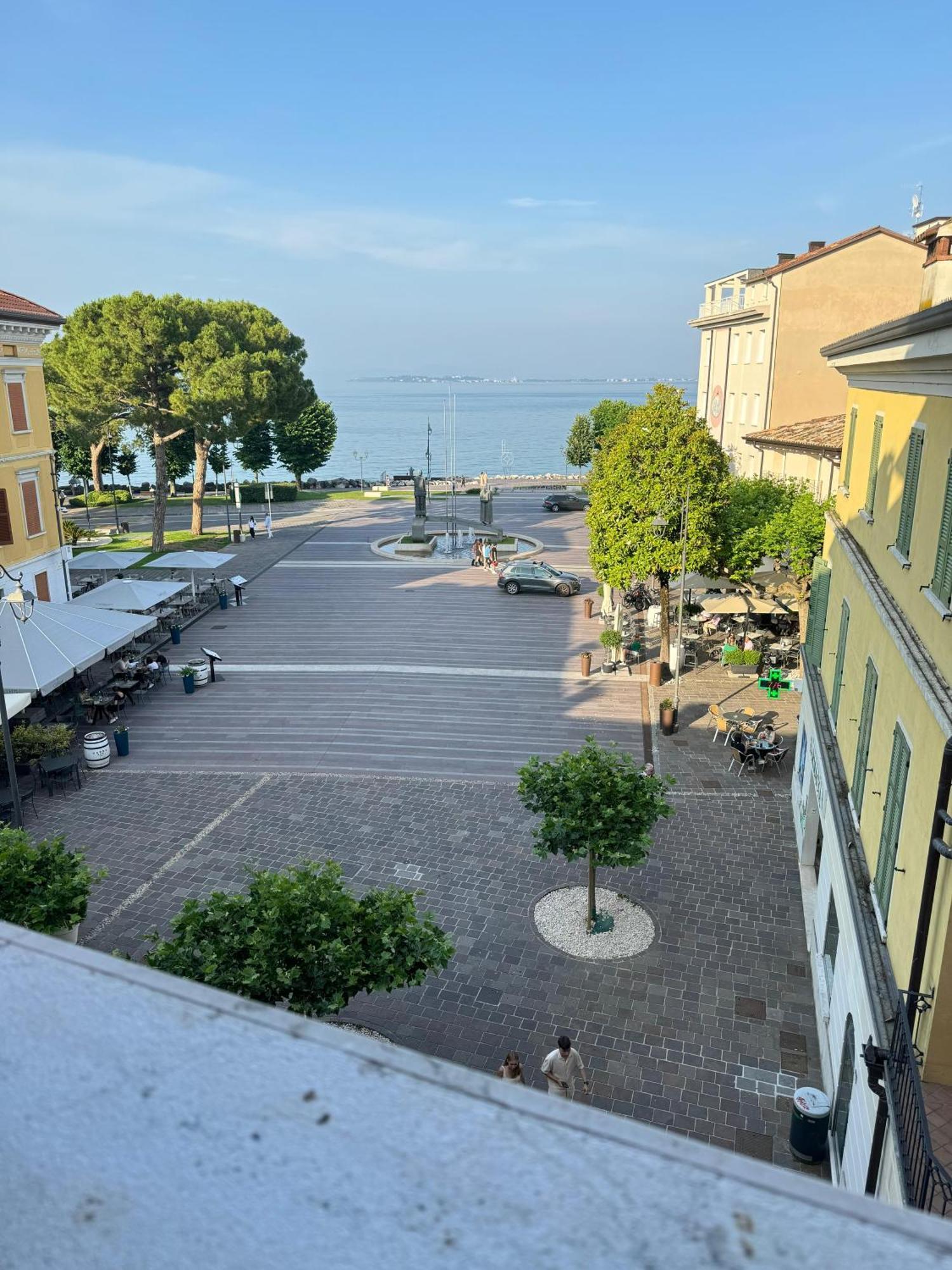 Splendid Apartment Ντεζεντσάνο ντελ Γκάρντα Εξωτερικό φωτογραφία